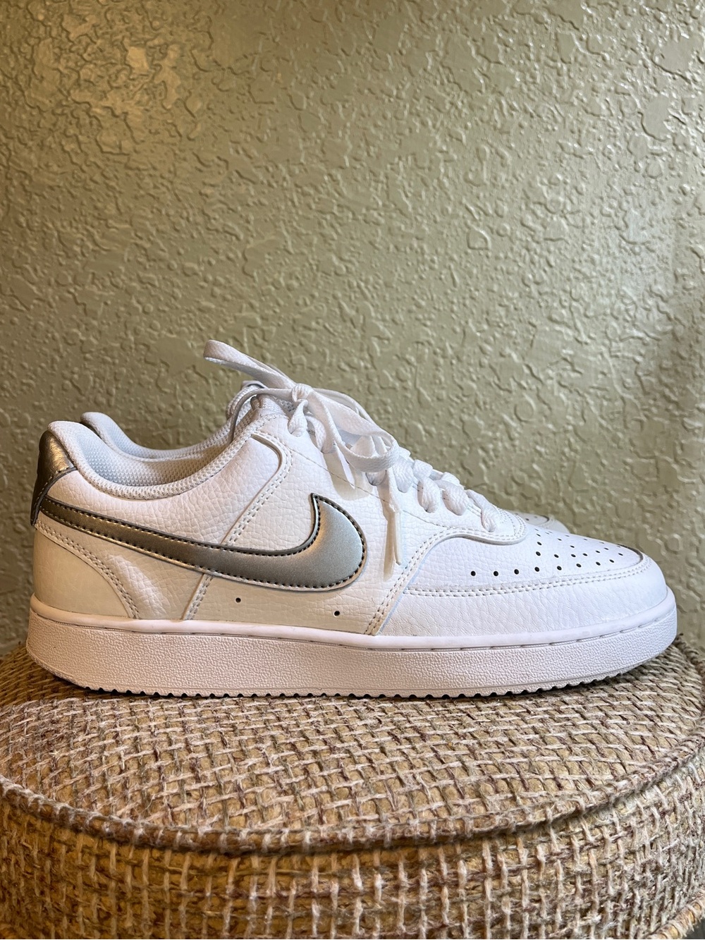 NIKE Unisex White/Silver Court Vision Low Sneakers Size 8